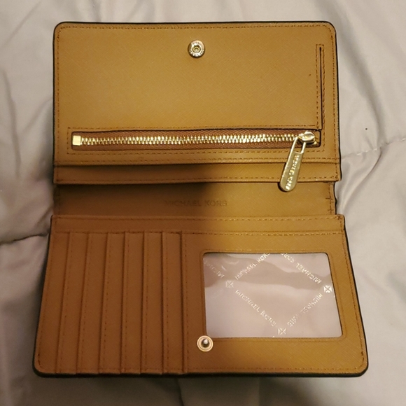 Michael Kors - Picture 2 of 3